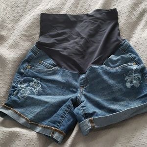 A Glow Maternity shorts